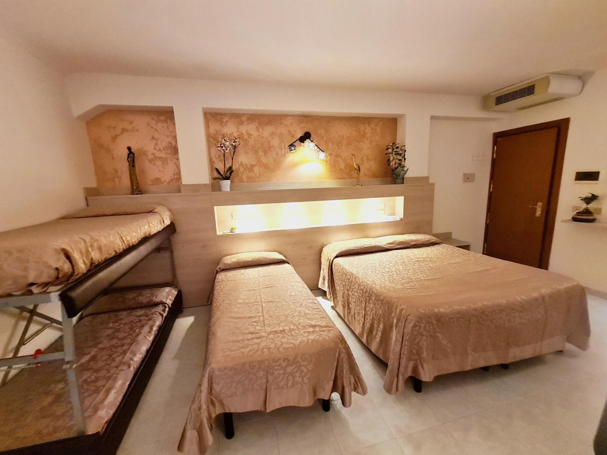 Hotel Laura Cesenatico Zimmer foto